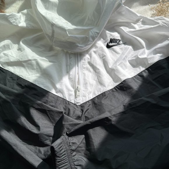 Nike Windbreakers - Picture 5 of 5